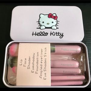Cute Hello Kitty Makeup Brush Bundle *NWT*